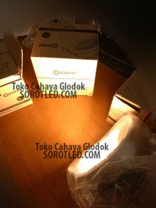 Lampu Merk Octopus Downlight 7watt 2950K